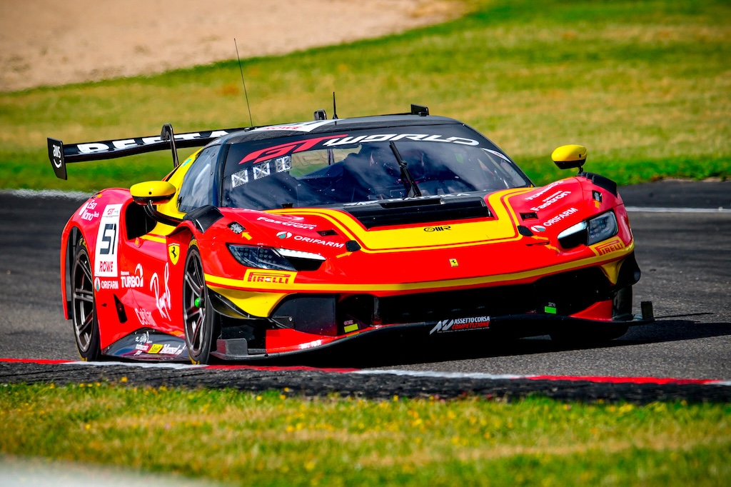 Nicklas Nielsen sendt ud af kampen i kaotisk Nürburgring-løb.
(Foto: SRO Motorsports Group)